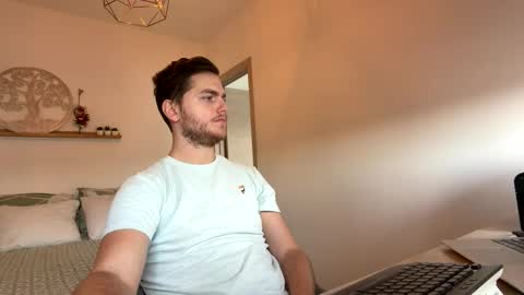 syl092 online show from January 2026 01:15:01 PM