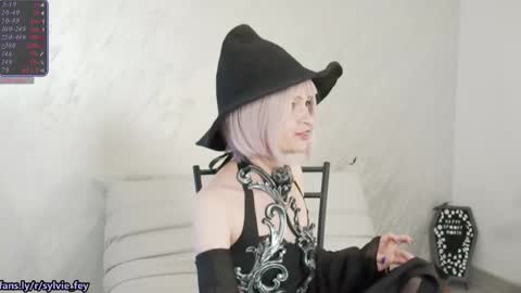 Sylvie online show from October 2025 09:12:02 PM