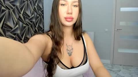 Mila online show from December 2025 02:40:02 AM