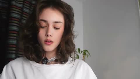 Heeey im Helena3 -- fav555100333 -- pvts only premium and after my public show 3 online show from November 2025 01:43:01 PM