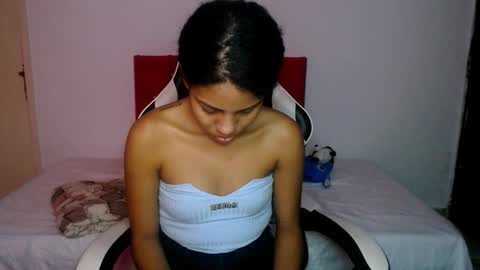Tainara online show from October 2025 07:14:01 PM