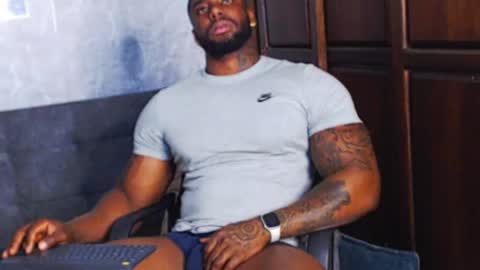 Snapshot of tairontucke chatting on December 2024 03:58:01 AM Tairon Tucke online show from December 2024 03:58:01 AM