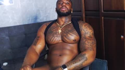 Snapshot of tairontucke chatting on December 2024 07:03:01 AM Tairon Tucke online show from December 2024 07:03:01 AM