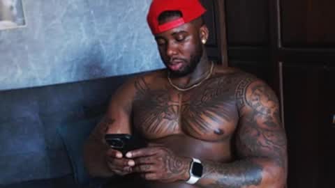 Snapshot of tairontucke chatting on December 2024 10:08:02 PM Tairon Tucke online show from December 2024 10:08:02 PM