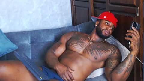 Snapshot of tairontucke chatting on December 2024 09:42:02 PM Tairon Tucke online show from December 2024 09:42:02 PM