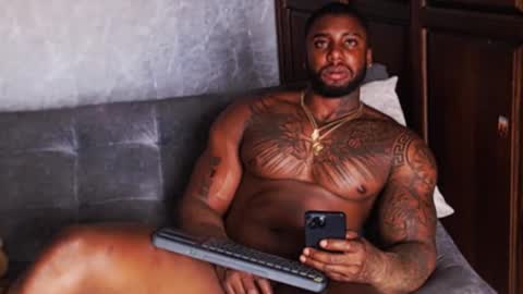 Snapshot of tairontucke chatting on December 2024 08:16:02 PM Tairon Tucke online show from December 2024 08:16:02 PM