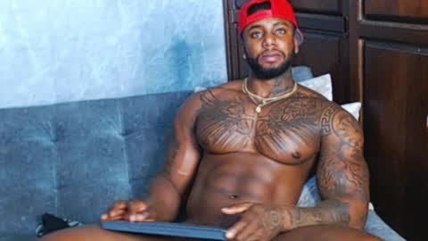 Snapshot of tairontucke chatting on December 2024 08:39:02 AM Tairon Tucke online show from December 2024 08:39:02 AM