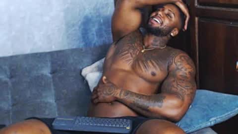 Snapshot of tairontucke chatting on December 2024 10:45:02 AM Tairon Tucke online show from December 2024 10:45:02 AM