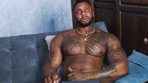 Snapshot of tairontucke chatting on December 2024 01:04:02 AM Tairon Tucke online show from December 2024 01:04:02 AM