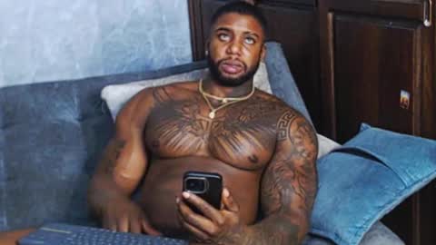 Snapshot of tairontucke chatting on December 2024 04:09:02 AM Tairon Tucke online show from December 2024 04:09:02 AM