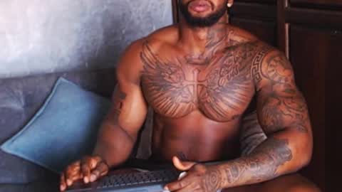 Snapshot of tairontucke chatting on January 2025 08:52:02 PM Tairon Tucke online show from January 2025 08:52:02 PM