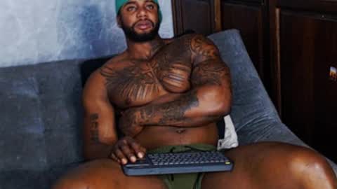 Snapshot of tairontucke chatting on January 2025 01:29:01 AM Tairon Tucke online show from January 2025 01:29:01 AM