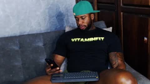 Snapshot of tairontucke chatting on January 2025 04:30:02 AM Tairon Tucke online show from January 2025 04:30:02 AM