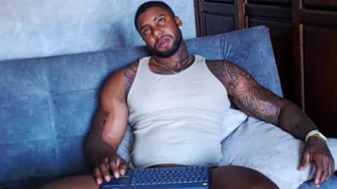 Snapshot of tairontucke chatting on January 2025 09:20:01 PM Tairon Tucke online show from January 2025 09:20:01 PM