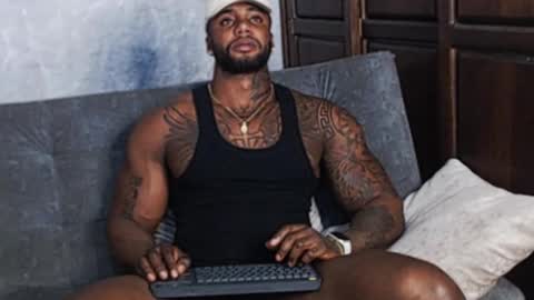 Snapshot of tairontucke chatting on January 2025 02:09:01 AM Tairon Tucke online show from January 2025 02:09:01 AM