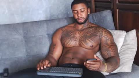 Snapshot of tairontucke chatting on January 2025 05:41:01 PM Tairon Tucke online show from January 2025 05:41:01 PM