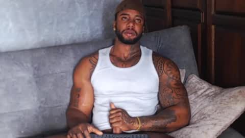 Snapshot of tairontucke chatting on January 2025 01:14:01 PM Tairon Tucke online show from January 2025 01:14:01 PM