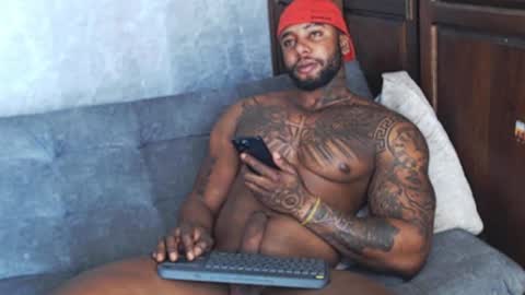 Snapshot of tairontucke chatting on January 2025 02:25:02 PM Tairon Tucke online show from January 2025 02:25:02 PM