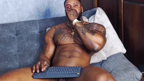 Snapshot of tairontucke chatting on February 2025 06:24:01 AM Tairon Tucke online show from February 2025 06:24:01 AM