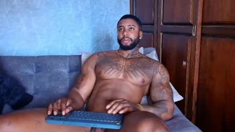 Snapshot of tairontucke chatting on February 2025 05:05:02 PM Tairon Tucke online show from February 2025 05:05:02 PM