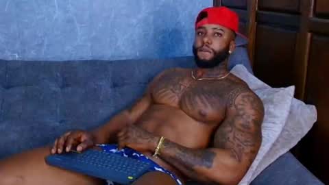 Snapshot of tairontucke chatting on February 2025 03:23:01 AM Tairon Tucke online show from February 2025 03:23:01 AM