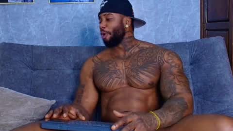 Snapshot of tairontucke chatting on February 2025 06:03:01 AM Tairon Tucke online show from February 2025 06:03:01 AM