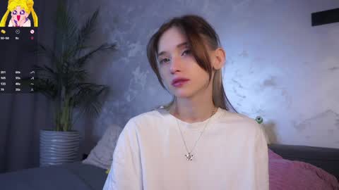 Mia online show from April 2026 01:54:01 AM