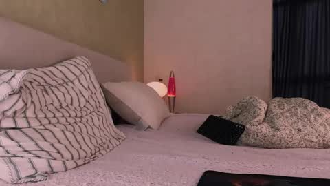 Snapshot of talkinghead7 chatting on October 2025 05:30:01 AM Colin online show from October 2025 05:30:01 AM