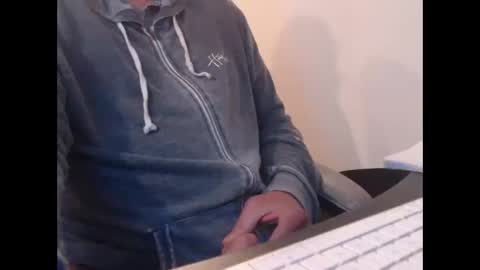 Snapshot of tallguysfbay chatting on November 2025 06:10:01 PM tallguysfbay online show from November 2025 06:10:01 PM