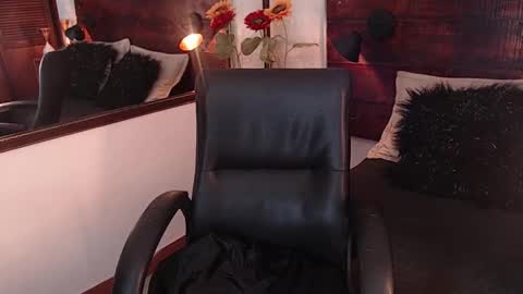    online show from February 2025 09:38:01 PM