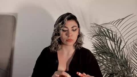 Snapshot of tamarathompsonn chatting on December 2025 02:30:02 AM Tamara. online show from December 2025 02:30:02 AM