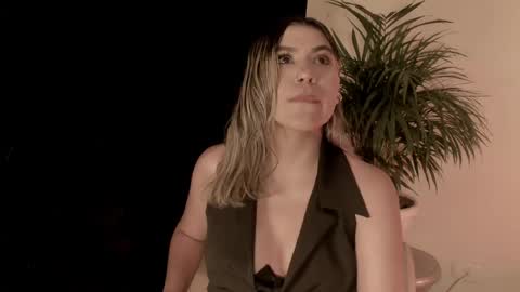 Snapshot of tamarathompsonn chatting on April 2026 11:32:02 PM Tamara. online show from April 2026 11:32:02 PM