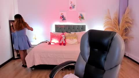 Tamy  online show from November 2025 07:57:01 PM