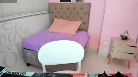 Tania  online show from September 2025 01:57:02 PM