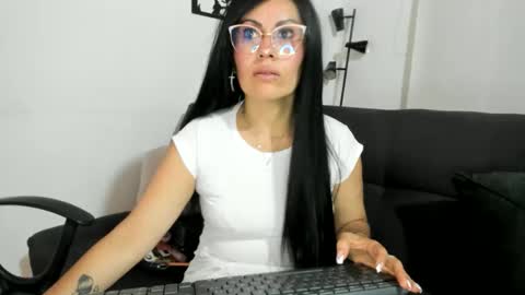 Snapshot of tania_mature chatting on May 2026 06:57:02 PM tania online show from May 2026 06:57:02 PM