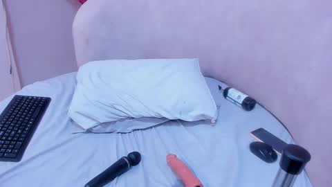 Tania online show from February 2025 02:41:01 PM