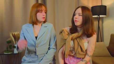 Angela and Victoria online show from December 2025 04:33:02 AM