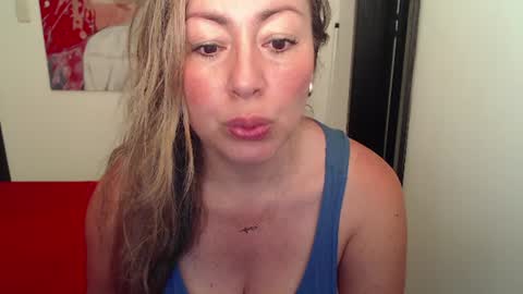 Snapshot of tanyagrace chatting on June 2026 11:28:01 PM Christmas online show from June 2026 11:28:01 PM