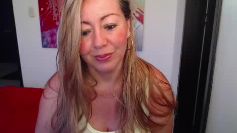Snapshot of tanyagrace chatting on July 2026 11:14:01 PM Christmas online show from July 2026 11:14:01 PM