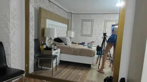 Snapshot of tara_hot1 chatting on May 2026 01:00:01 AM Tara online show from May 2026 01:00:01 AM