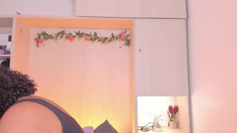  T A R A  online show from October 2025 04:15:01 AM