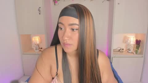 Snapshot of tarawiilson_ chatting on February 2026 04:11:01 AM T A R A online show from February 2026 04:11:01 AM