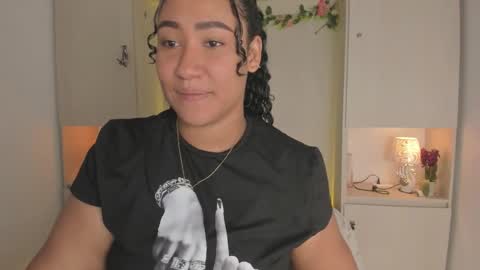 Snapshot of tarawiilson_ chatting on February 2026 04:16:02 AM T A R A online show from February 2026 04:16:02 AM