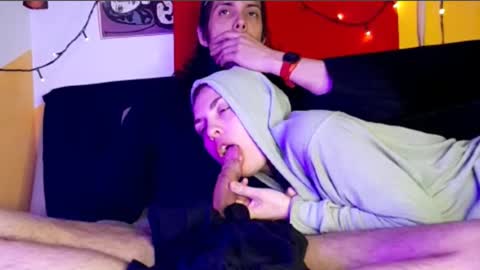 T  J   online show from October 2025 06:28:02 AM