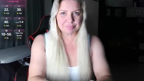 Snapshot of tasha__moon chatting on October 2025 03:29:02 PM Tasha Moon online show from October 2025 03:29:02 PM