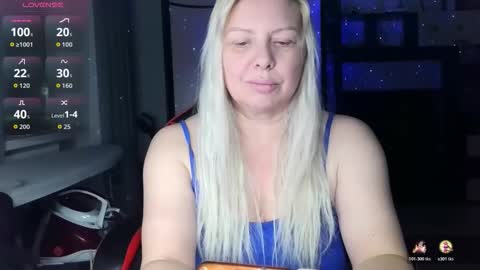 Snapshot of tasha__moon chatting on December 2025 06:28:01 PM Tasha Moon online show from December 2025 06:28:01 PM