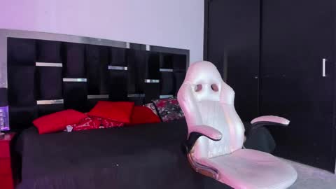 tashasant online show from November 2025 09:19:02 AM