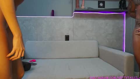 tassiarauj online show from January 2026 01:57:01 PM