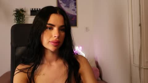 Snapshot of tatianaxoxo1 chatting on May 2026 06:03:02 PM Tatiana online show from May 2026 06:03:02 PM