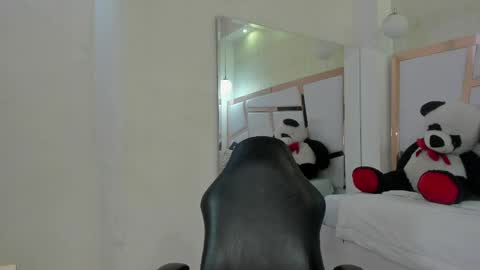 tatikanyx online show from May 2026 12:02:01 PM